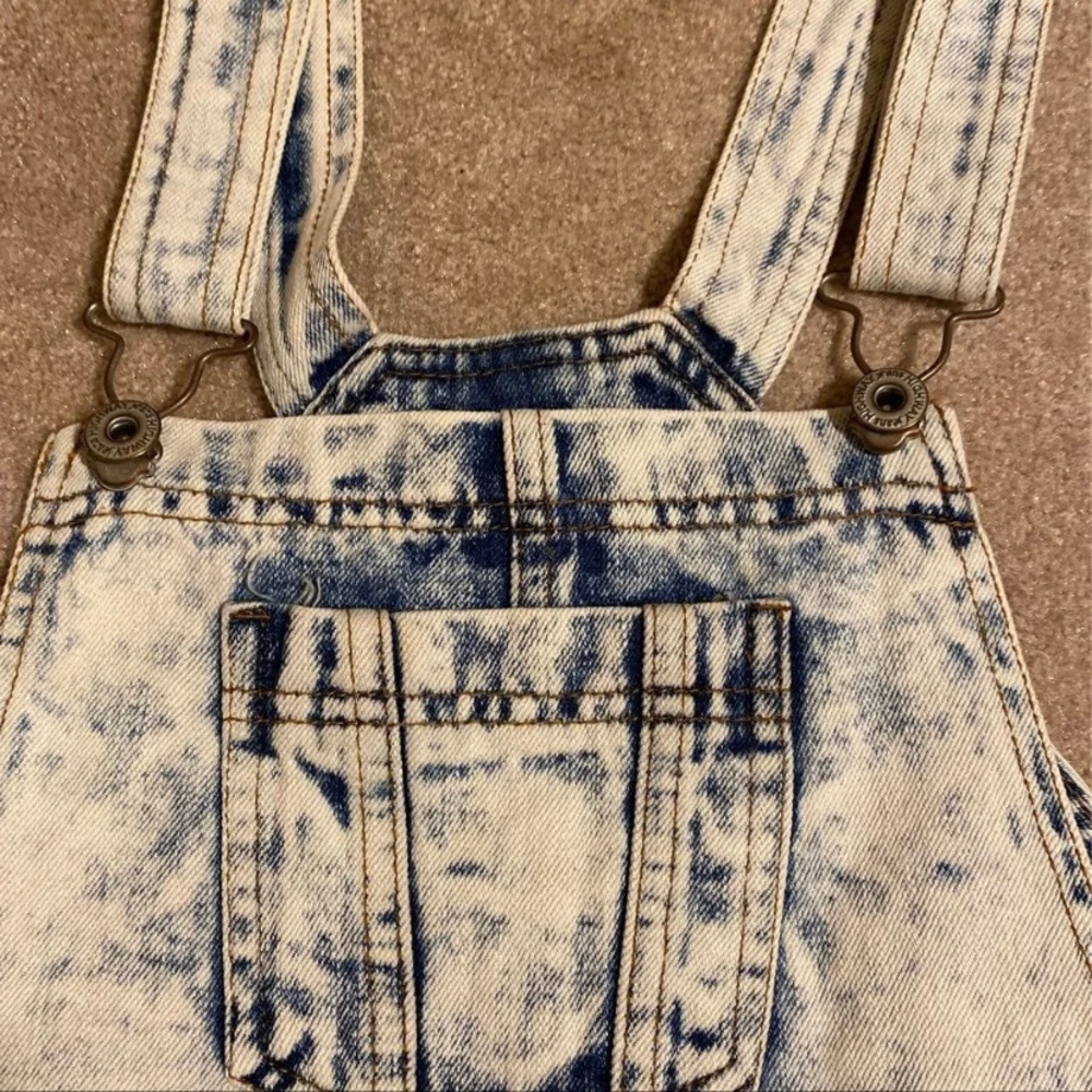 VINTAGE OVERALL SHORTS- size small - Picture 3 of 6